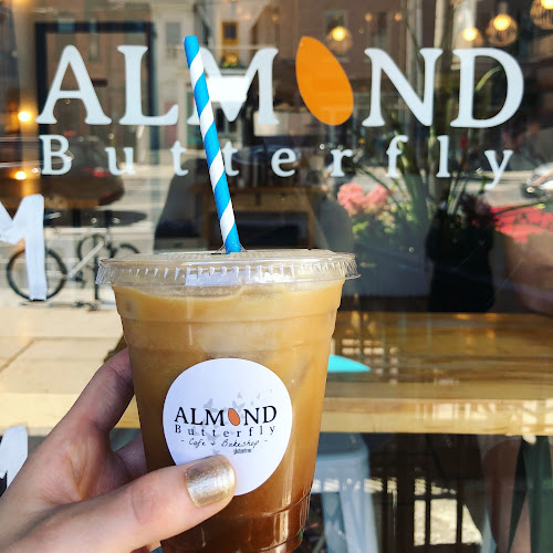 100 Harbord St, Toronto, ON M5S 1G6