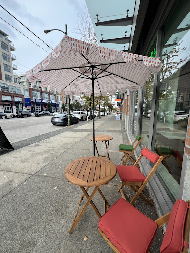 2213 W Broadway, Vancouver, BC V6K 2E4