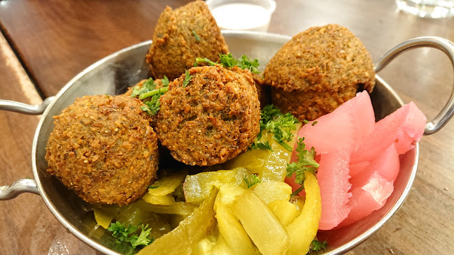 560 Robson St, Vancouver, BC V6B 2B7