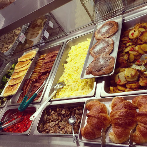 Opinii despre La Villa Bakery and Café în Mississauga - Hospitality and gastronomy