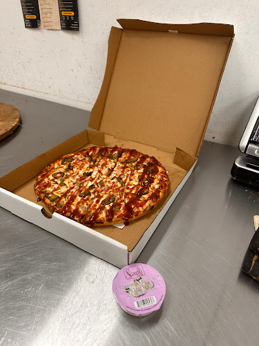 Opinii despre Halfmoon pizzeria în Kelowna - Hospitality and gastronomy