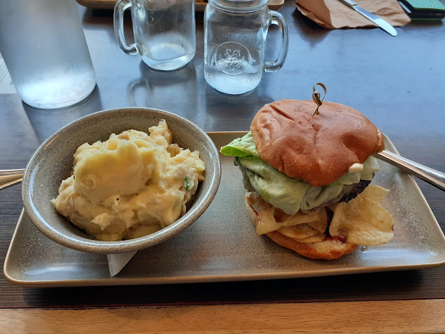 Big Feast Bistro - Hospitality and gastronomy