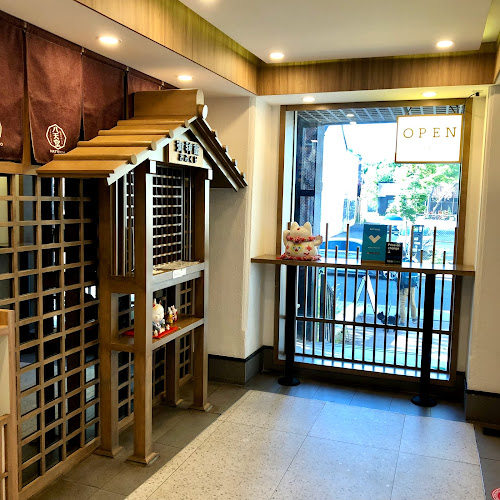 13 Baldwin St, Toronto, ON M5T 1L1