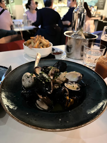 Fanny Bay Oyster Bar & Shellfish Market - Vancouver