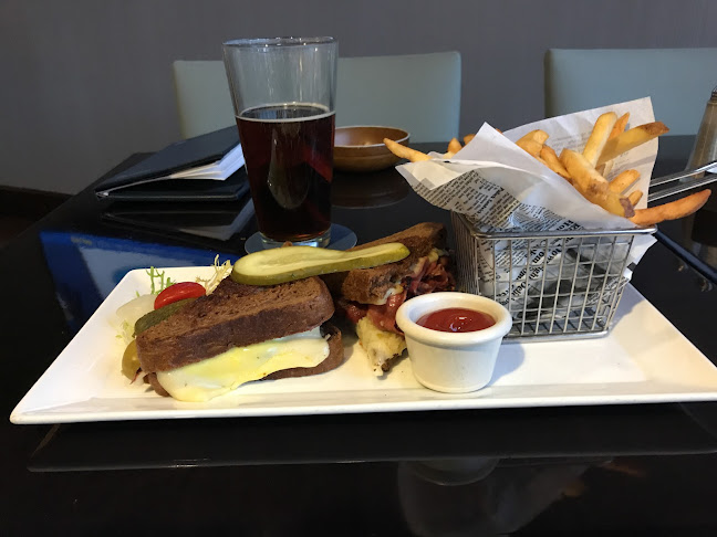 7551 Westminster Hwy, Richmond, BC V6X 1A3