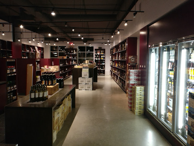 Opinii despre Highlander Wine & Spirits Aspen Landing în Calgary - Hospitality and gastronomy
