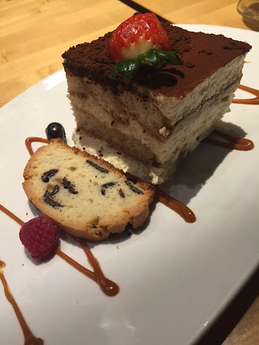 Opinii despre Trattoria Park Royal în West Vancouver - Hospitality and gastronomy