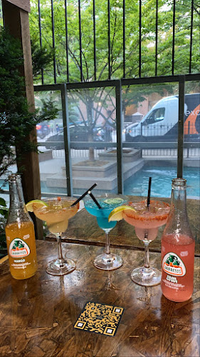 is the intersection, 1180 Howe Street, Davie St, Vancouver, BC V6Z 1R2