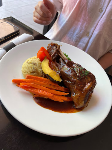 7551 Westminster Hwy, Richmond, BC V6X 1A3