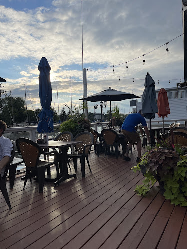 The Boathouse Seafood Restaurant And Waterfront Patio - Belleville