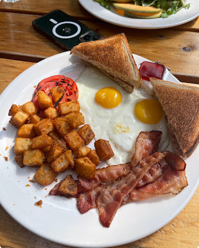 2-20 College St, Toronto, ON M5G 1K2