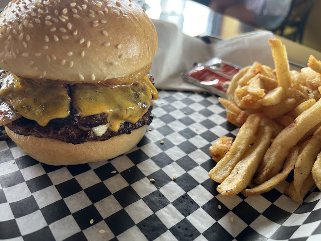 Woody Wood Burger - Hospitality and gastronomy