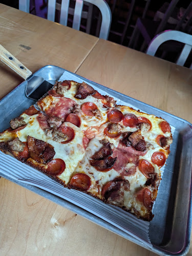 ACES PIZZA - Hospitality and gastronomy