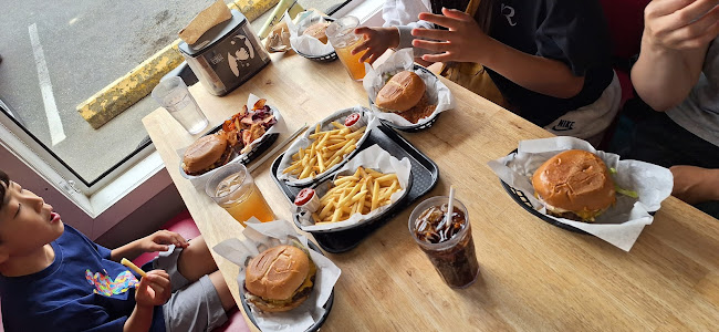 Comentarii opinii despre Deadbeetz Burgers