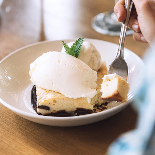 Moxies Victoria Restaurant