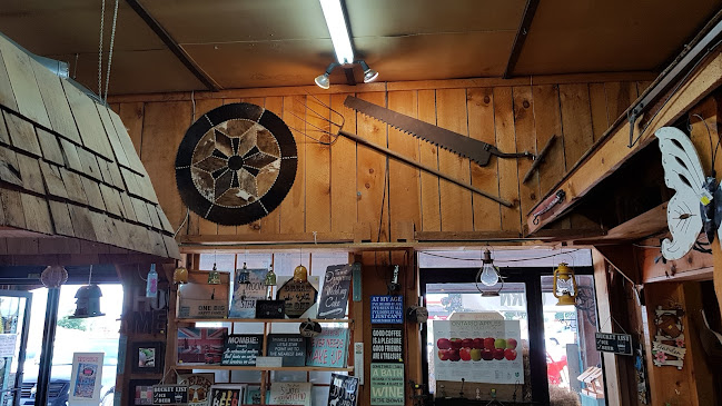 The Apple Factory Farm Market