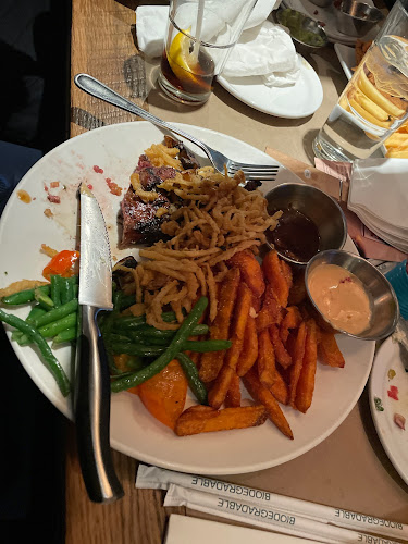 2 Bloor St E, Toronto, ON M4W 1A8