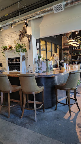 1250 Ellis St, Kelowna, BC V1Y 1Z4