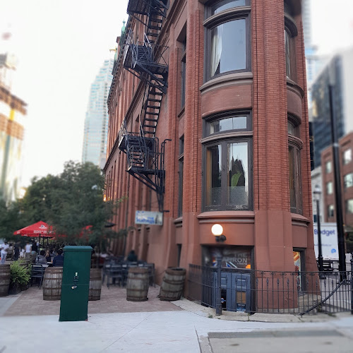 Comentarii opinii despre The Flatiron: A Firkin Pub