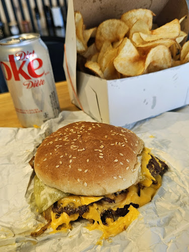 Opinii despre Lil' Louie's Eats & Sweets în Brantford - Hospitality and gastronomy