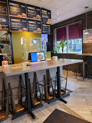 Opinii despre Fresh Burger Yonge st în North York - Hospitality and gastronomy