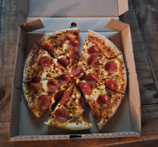 Opinii despre Weston Pizza & Wings în Hamilton - Hospitality and gastronomy