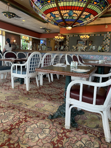 Peter's on Eglinton Restaurant - Hospitality and gastronomy