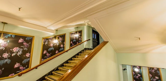 200 8 Ave SW, Calgary, AB T2P 1B5