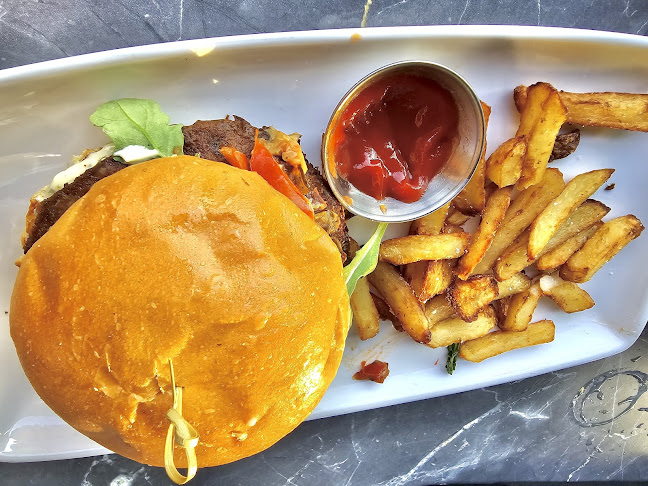 23840 River Rd, Maple Ridge, BC V2W 1B7