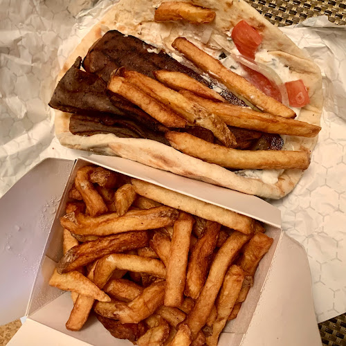 Lil' Louie's Eats & Sweets - Hospitality and gastronomy