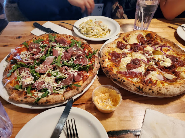 5785 Victoria Ave, Niagara Falls, ON L2G 3L6