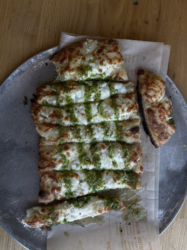 10 Dundas St E, Toronto, ON M5B 2G9