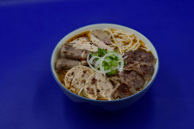 781 Somerset St W, Ottawa, ON K1R 6R3