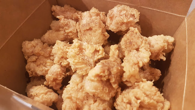 472 Yonge St, Toronto, ON M5T 2G2