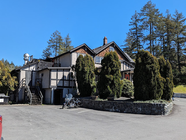 17 Mile House Pub - Hospitality and gastronomy