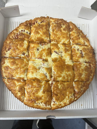 Opinii despre Royal Pizza (Crowfoot) în Calgary - Hospitality and gastronomy