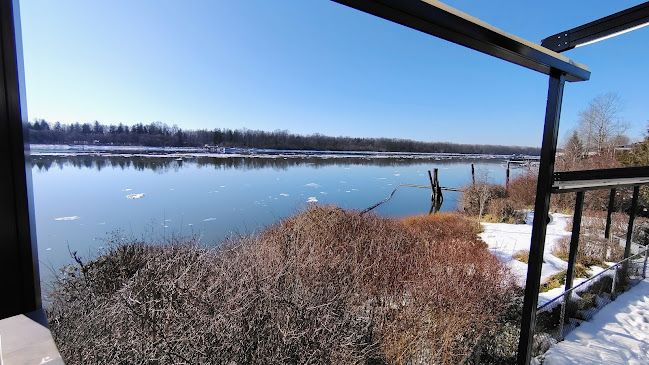 Kingfishers Waterfront Bar & Grill - Hospitality and gastronomy