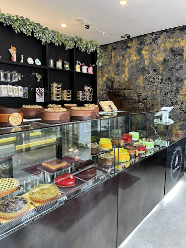 823 15th St W, North Vancouver, BC V7P 1M7