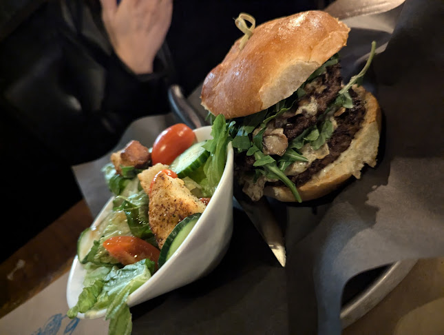 219 Rathburn Rd W, Mississauga, ON L5B 4C1