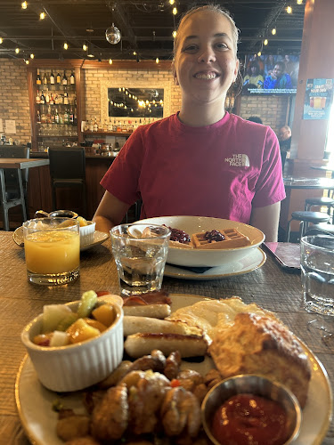 438 9 Ave SE, Calgary, AB T2G 1R1