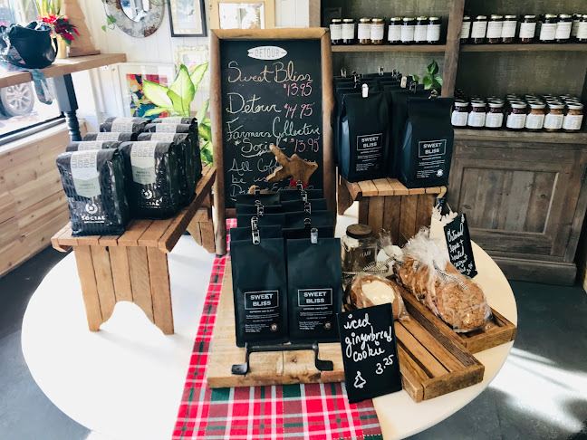 1304 A Queen St E, Toronto, ON M4L 1C4