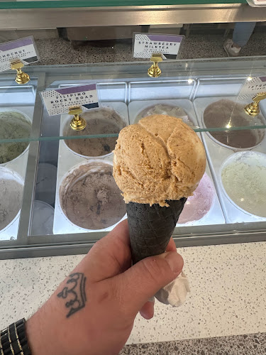 Opinii despre Yelo'd Ice Cream & Bake Shoppe în Edmonton - Hospitality and gastronomy