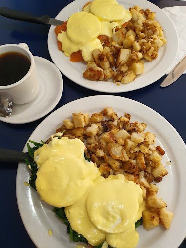 Three Coins Open Kitchen& Breakfast and Lunch - Hospitality and gastronomy