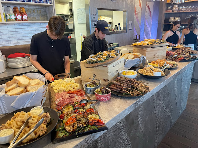 Perla Oyster Bar & Grill