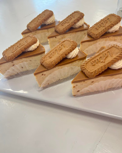 Opinii despre CakeyHand în Paradise - Hospitality and gastronomy