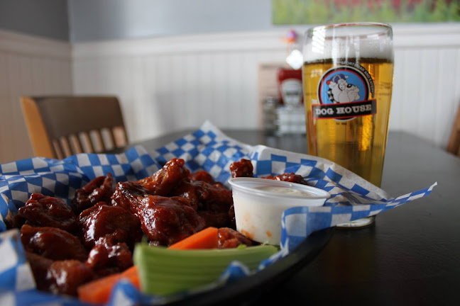 Opinii despre Dog House Sports Bar Azilda în Greater Sudbury - Hospitality and gastronomy