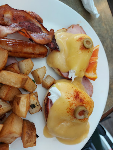 Opinii despre Friends & Neighbours Cafe în Edmonton - Hospitality and gastronomy