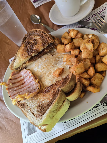 Queen's Coach Family Restaurant - Hospitality and gastronomy