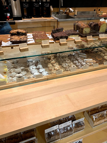 100 King Street West, Store CN 0144, Toronto, ON M5X 1A9