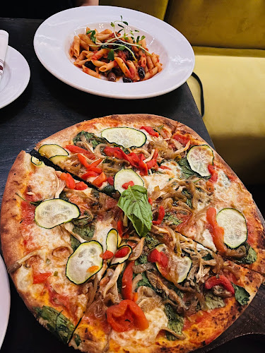 2405 Yonge St A, Toronto, ON M4P 2E7